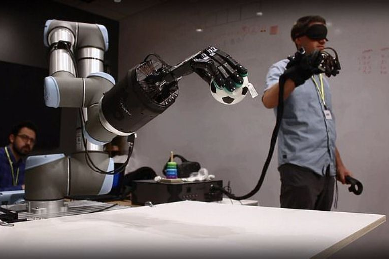 Какое устройство управляет всеми роботами. Управление роботом. Дистанционное управление промышленным роботом. Биотехнические роботы. Биотехнические промышленные роботы.