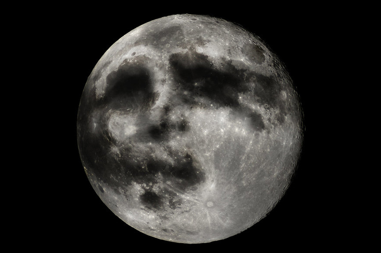 Фото Луны Под Ней