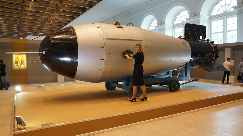Какая бомба мощнее водородной. Ан602 царь-бомба. Царь бомба 1961. Ан602 термоядерная бомба — «царь-бомба» (58,6 мегатонн). Самая мощная ядерная бомба в мире.