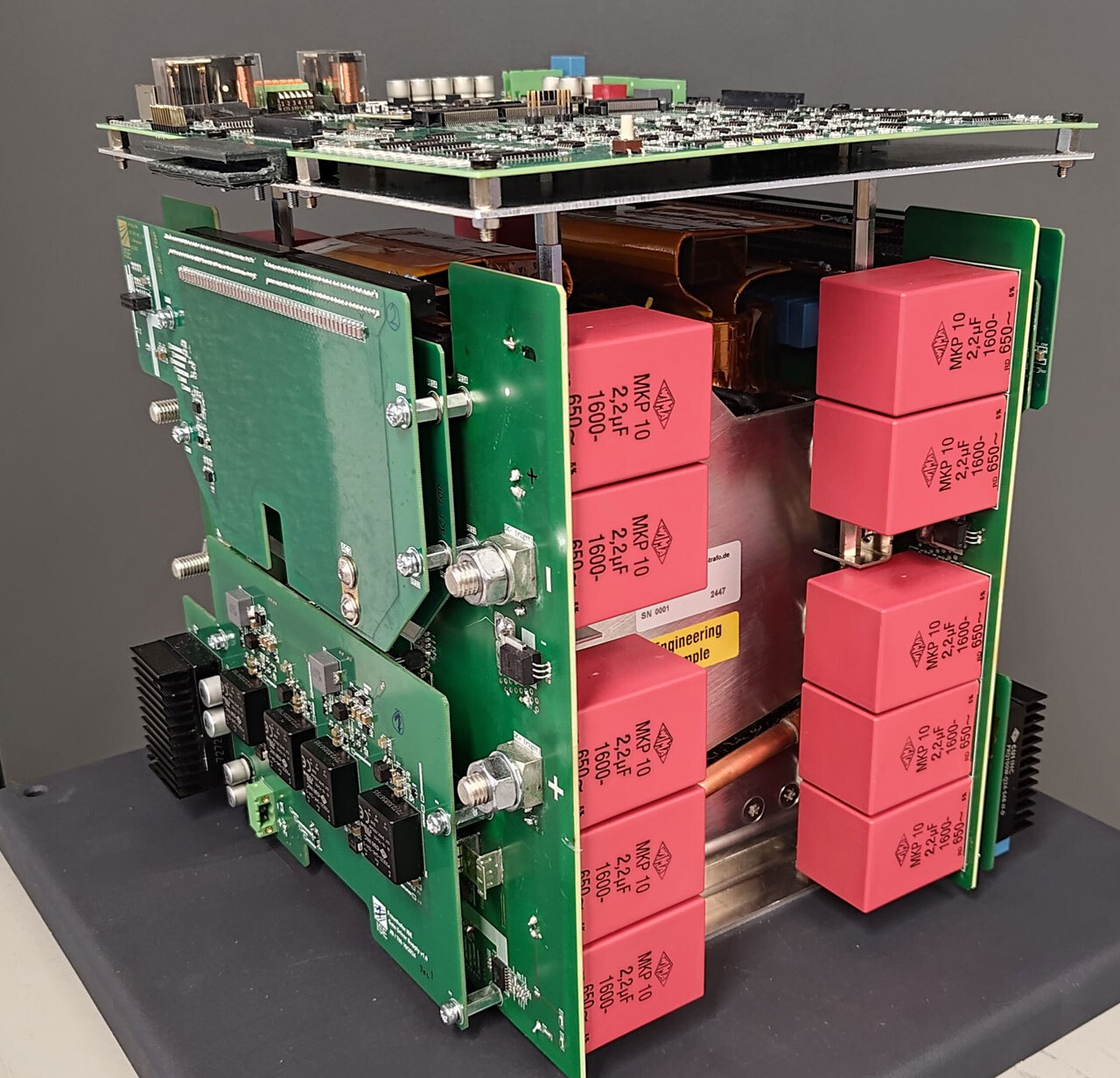 КПД сверхмощной зарядки для электротранспорта превысил 99%