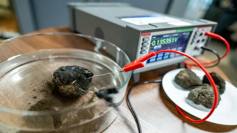 Металлические марганцевые конкреции