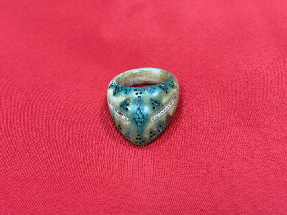 уникальное кольцо лучника из слоновой кости XII века