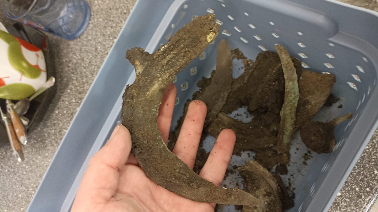 В Чехии раскопали 3000-летний ритуальный бронзовый клад