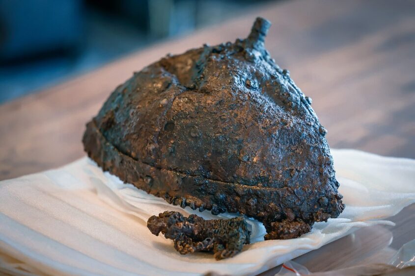 шлем IX века