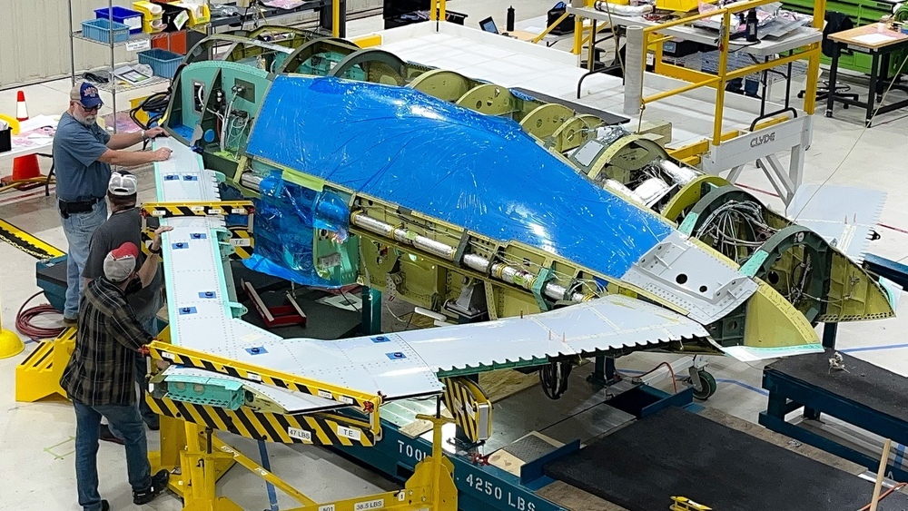 Boeing готовит к полету самолет без рулей и закрылков
