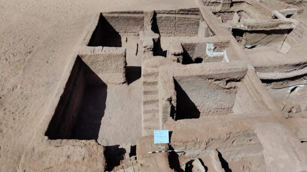 В пустыне Египта раскопали 1700-летний город с улицами, церковью и крепостью