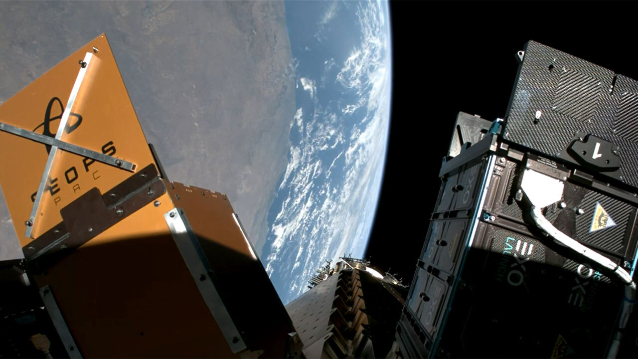 SpaceX запустила первый в истории коммерческий спутник с ядерной батарейкой