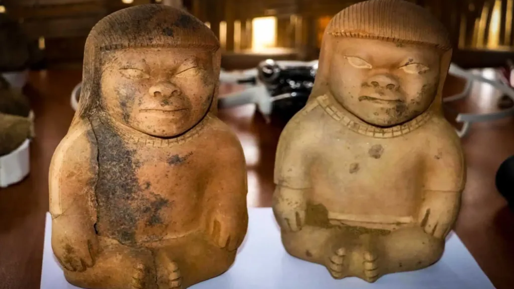 В Перу нашли 1500-летнюю могилу ребенка со свистками и погремушкой