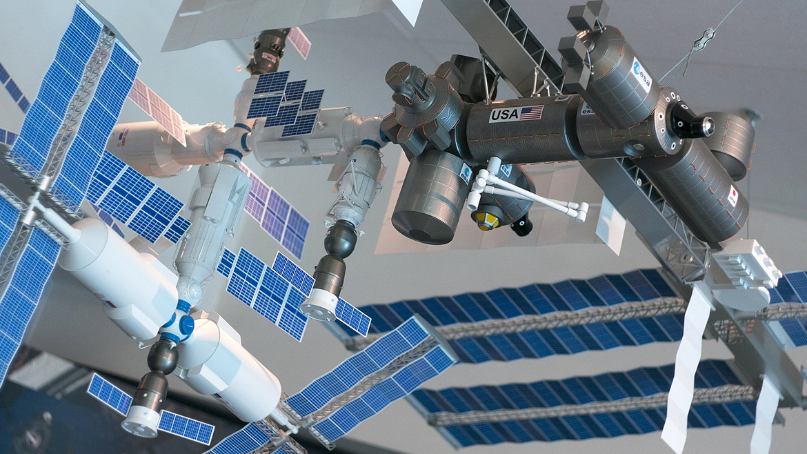 Модель космической станции в Культурно-образовательном центре «Планетарий» на ул. Чайковского в г. Ярославле.