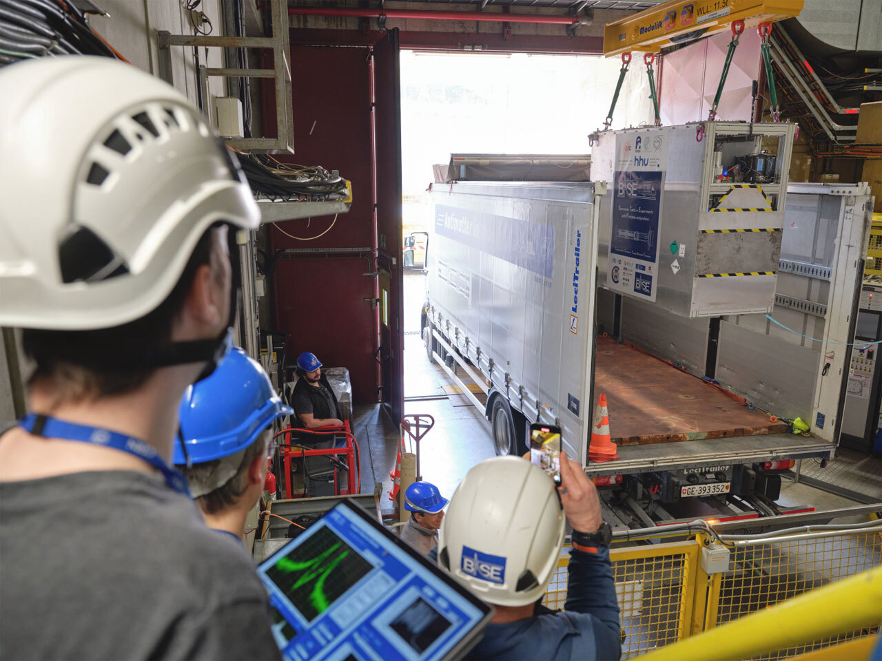 Антиматерию впервые перевезли на грузовике