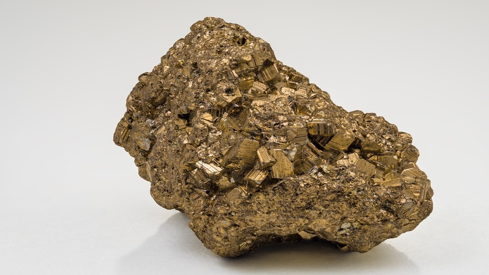 «Золото дураков» превратили в полупроводник из обычной железной руды