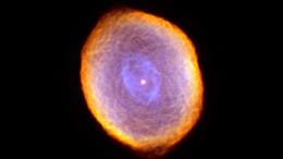  На этом снимке, полученном телескопом «Хаббл», видны удивительные узоры, пронизывающие туманность. Однако их происхождение до сих пор неясно. 