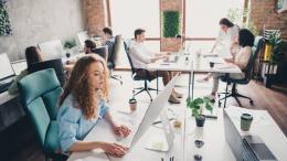 шумная работа в офисе