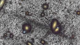 Черная полоса — недавно открытый Гигантский Поток комы.  Он в десять раз длиннее нашего Млечного Пути.  Желтые пятна — глалактики