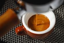 Во время помола в кофе возникают микроскопические молнии, и они влияют на его вкус 