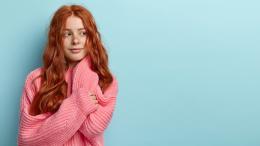 рыжая девушка с белой кожей