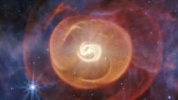 уникальный водоворот вокруг редкой звездной пары Вольфа–Райе