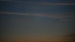 Комета Нисимура в предрассветном небе 10 сентября 2023 года; Брей, графство Уиклоу, Ирландия