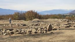 В древнем фракийском храме нашли 2500-летний загадочный механизм с четырьмя крюками
