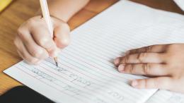 Нейробиологи объяснили, почему детям важно писать от руки