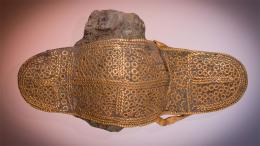 В Дании кладоискатель нашел искусную золотую брошь середины VI века н. э.