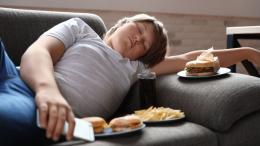 Подросток с телефоном