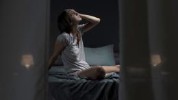 Нейробиологи узнали, почему сложно уснуть в незнакомом месте