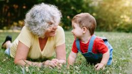 Забота о внуках полезна для мозга