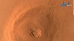  Изображение горы на Марсе, полученное китайским зондом Tianwen-1