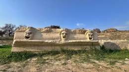 Театральные 2000-летние маски найдены в Турции