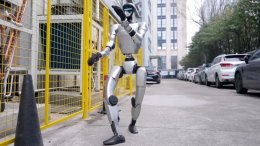 В Токио тестируют роботов для разгрузки багажа и грузов в аэропорту