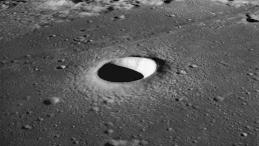 Кратер на Луне, оставшийся после падения «Аполлона-10»