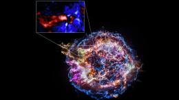 Последние наблюдения «Чандры» показывают, как звезда-прародительница бурно перестраивала свои недра всего за несколько часов до взрыва. В увеличенном прямоугольнике красным цветом обозначен материал, богатый кремнием, а синим — материал, богатый неоном