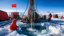 Китай пробурил самый глубокий лед Антарктиды и достиг 15-тысячелетнего озера