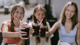 Исследование показало, как уменьшить тягу к сладким напиткам у детей